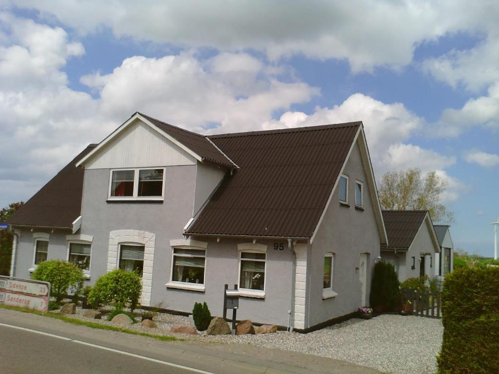 Svalegaarden Guesthouse Saerslev Экстерьер фото